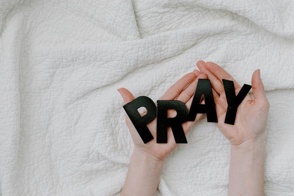 ilustrasi berdoa (pexels.com/Tara Winstead)