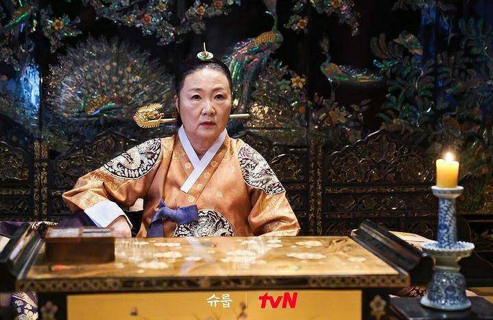 Kim Hae Sook di Under the Queen's Umbrella (instagram.com/tvn_drama)