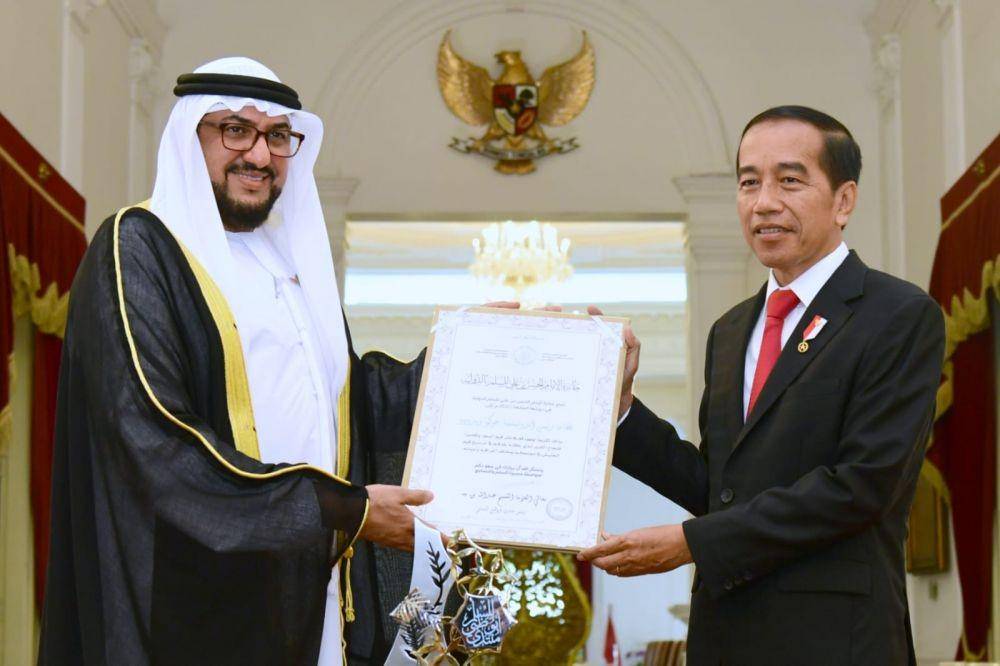 Presiden Jokowi mendapat penghargaan dari perdamaian internasional Imam Hasan bin Ali Tahun 2022 (dok. Sekretariat Presiden)