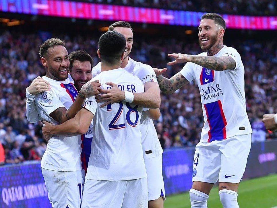 Para pemain PSG merayakan gol (instagram.com/psg)