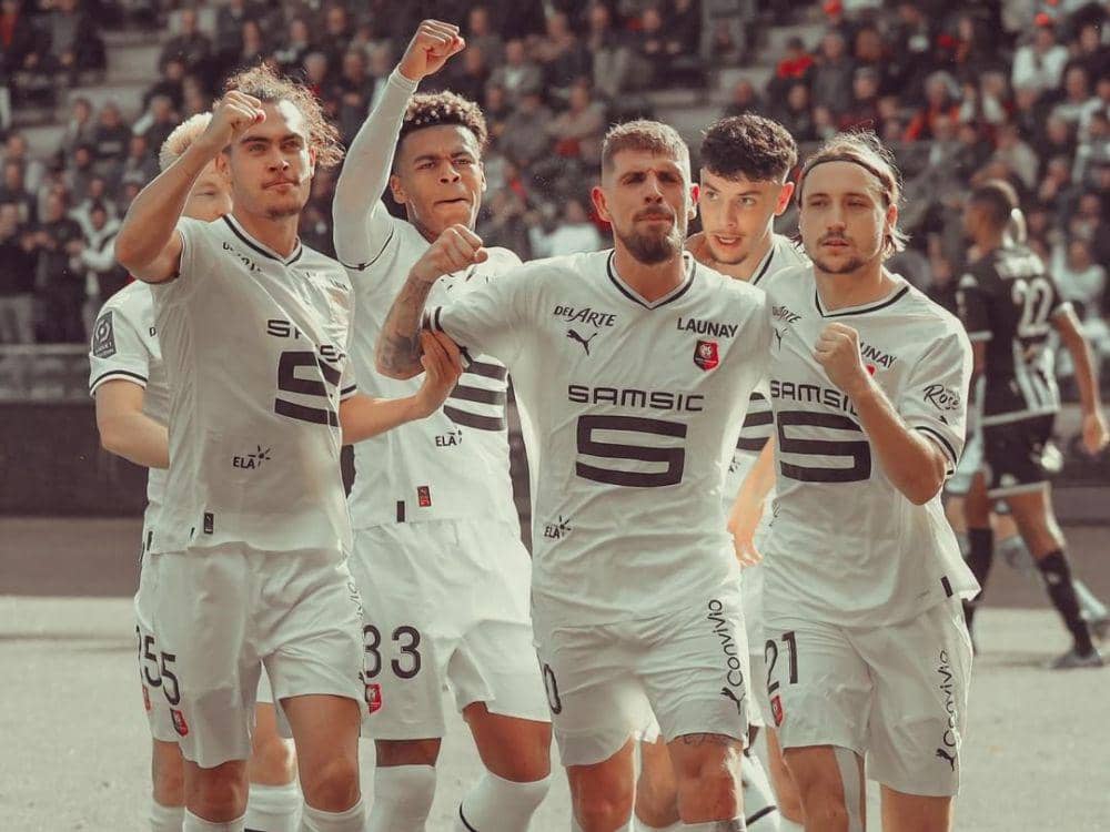 Para pemain Rennes merayakan gol. (instagram.com/staderennaisfc)
