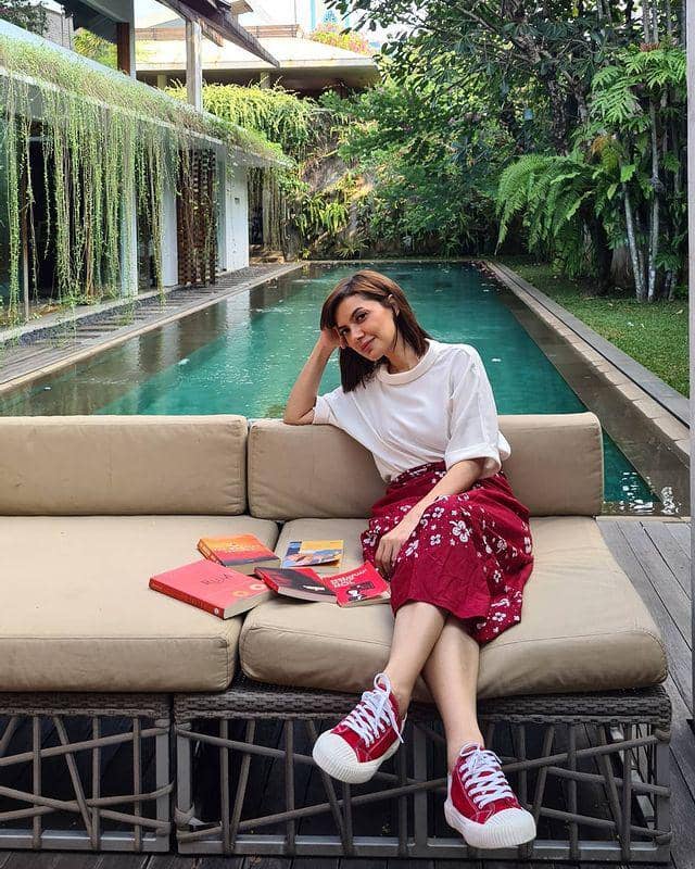 Najwa Shihab dengan Koleksi Sneakers-nya (instagram.com/najwashihab)