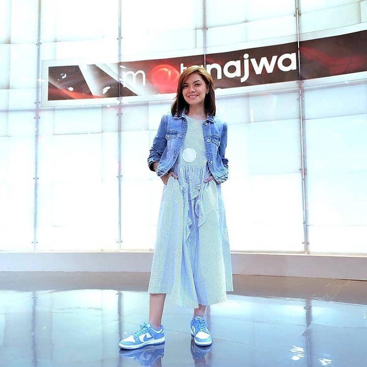 Najwa Shihab dengan Koleksi Sneakers-nya (instagram.com/najwashihab)