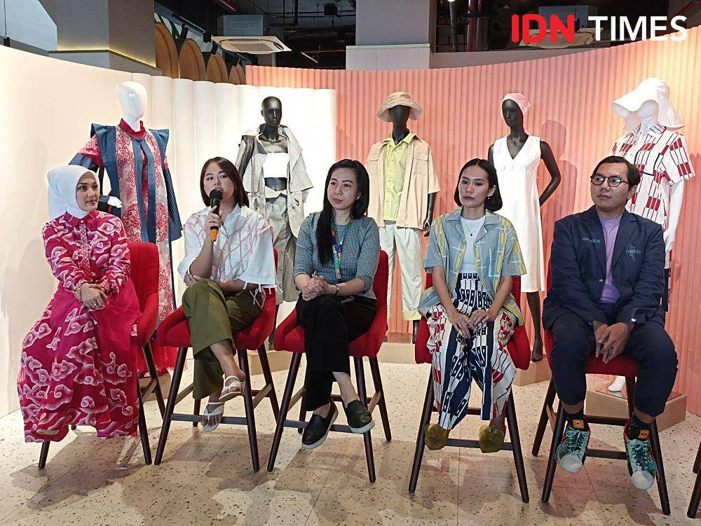 Press Conference Re-See Jakarta Fashion Week 2023 yang menampilkan koleksi dari 5 brand lokal. 9 November 2022. (IDN Times/M. Tarmizi Murdianto)