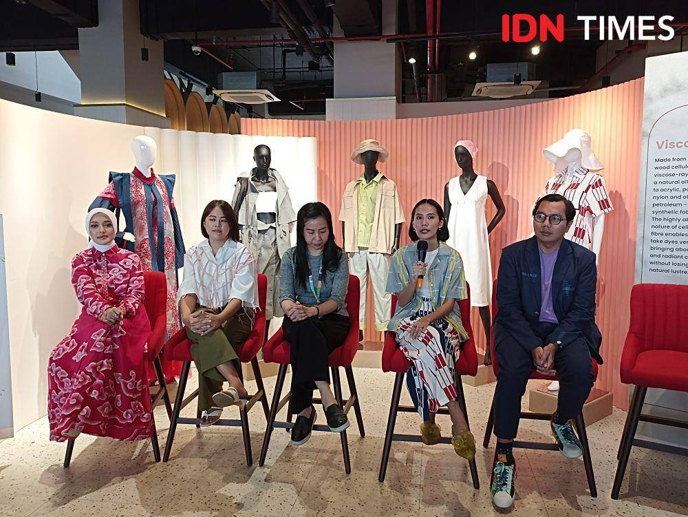 Press Conference Re-See Jakarta Fashion Week 2023 yang menampilkan koleksi dari 5 brand lokal. 9 November 2022. (IDN Times/M. Tarmizi Murdianto)