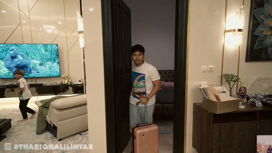 Thariq Halilintar kasih surprise ibunya (YouTube.com/Thariq Halilintar)