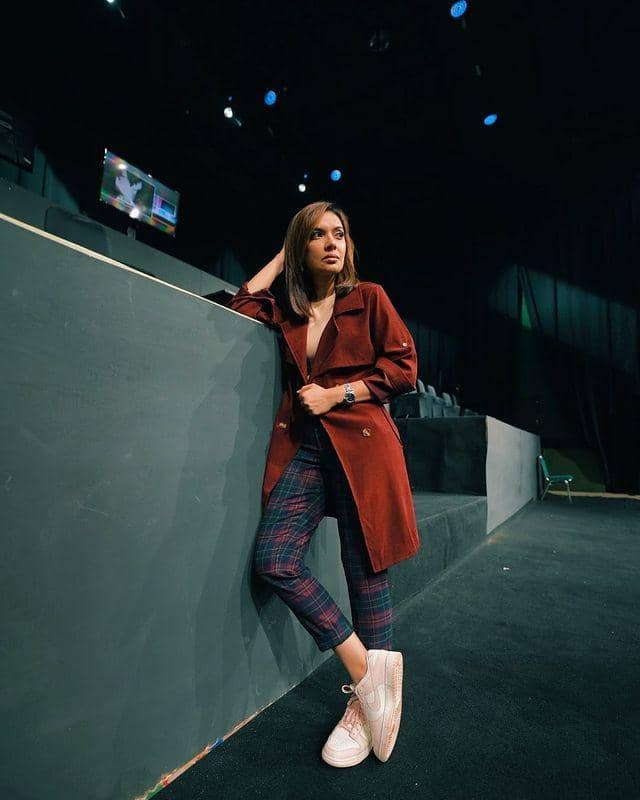 Najwa Shihab dengan Koleksi Sneakers-nya (instagram.com/najwashihab)