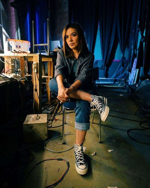 Najwa Shihab dengan Koleksi Sneakers-nya (instagram.com/najwashihab)