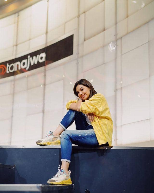 Najwa Shihab dengan Koleksi Sneakers-nya (instagram.com/najwashihab)