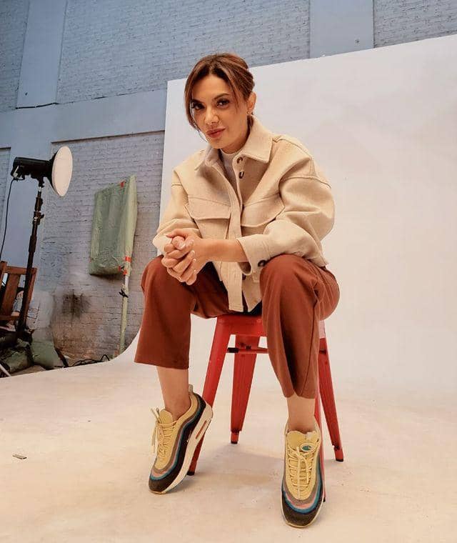 Najwa Shihab dengan Koleksi Sneakers-nya (instagram.com/najwashihab)
