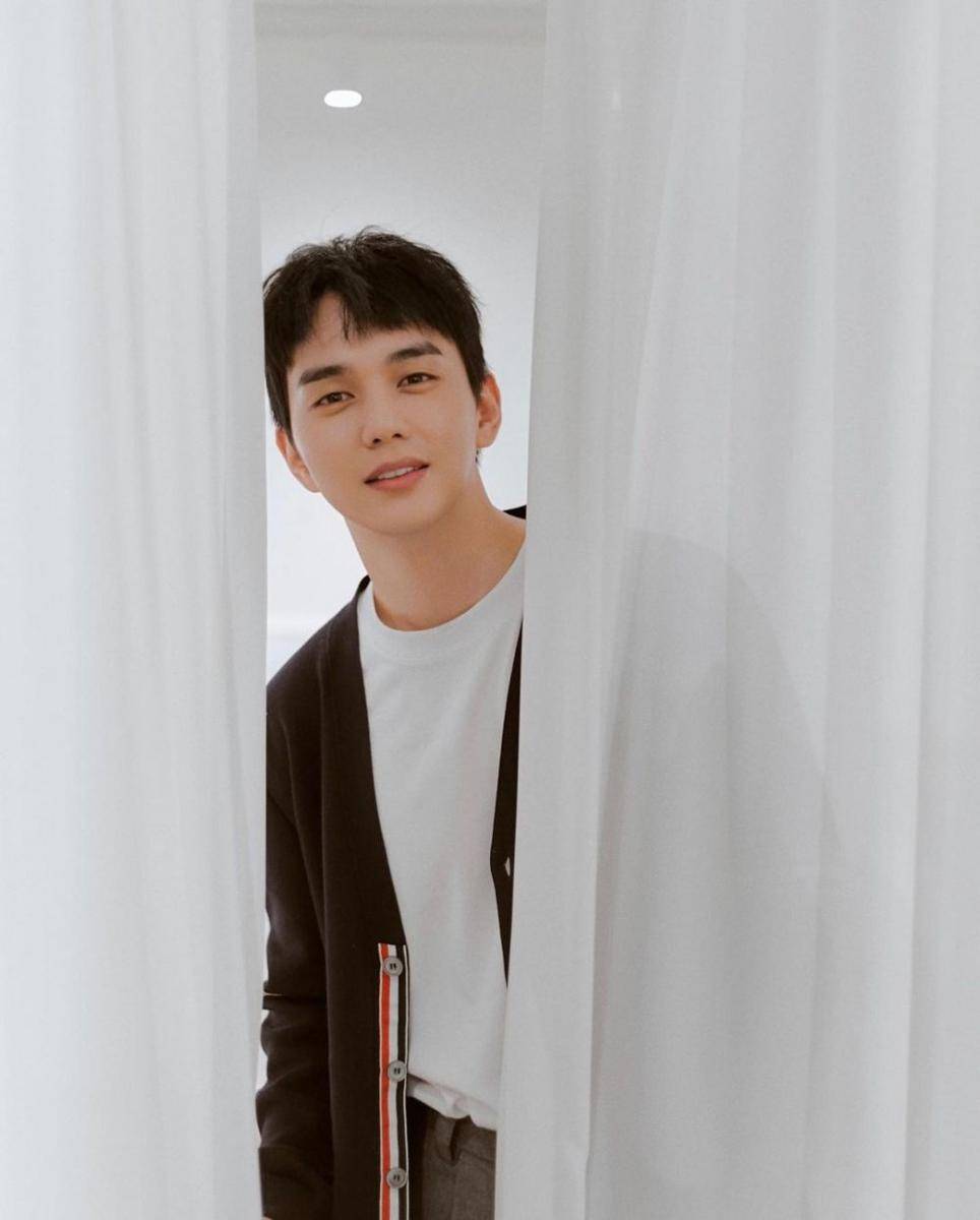 Yoo Seung Ho (instagram.com/dandyoo93_official)
