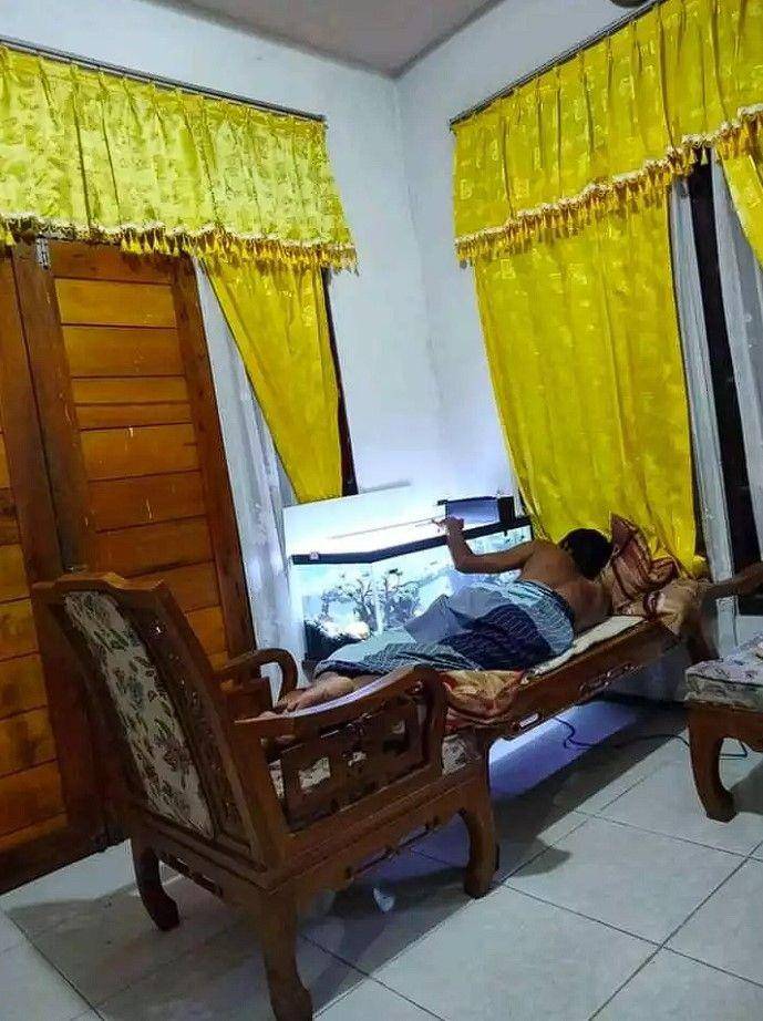 bapak-bapak hobi pelihara ikan (facebook.com/Kegiatan-Warga-Hari-Ini-100675134702477)