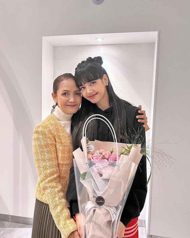 Chitthip Bruschweiler, ibu Lisa BLACKPINK (instagram.com/chitthipbruschweiler)