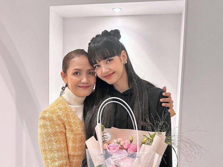 Chitthip Bruschweiler, ibu Lisa BLACKPINK (instagram.com/chitthipbruschweiler)