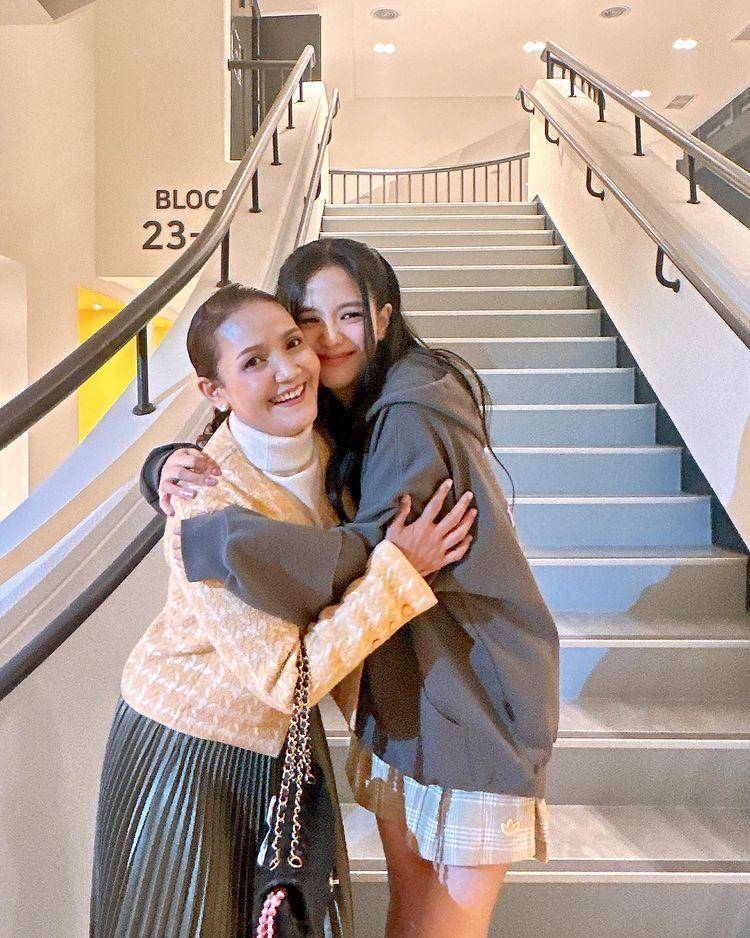 Chitthip Bruschweiler, ibu Lisa BLACKPINK (instagram.com/chitthipbruschweiler)