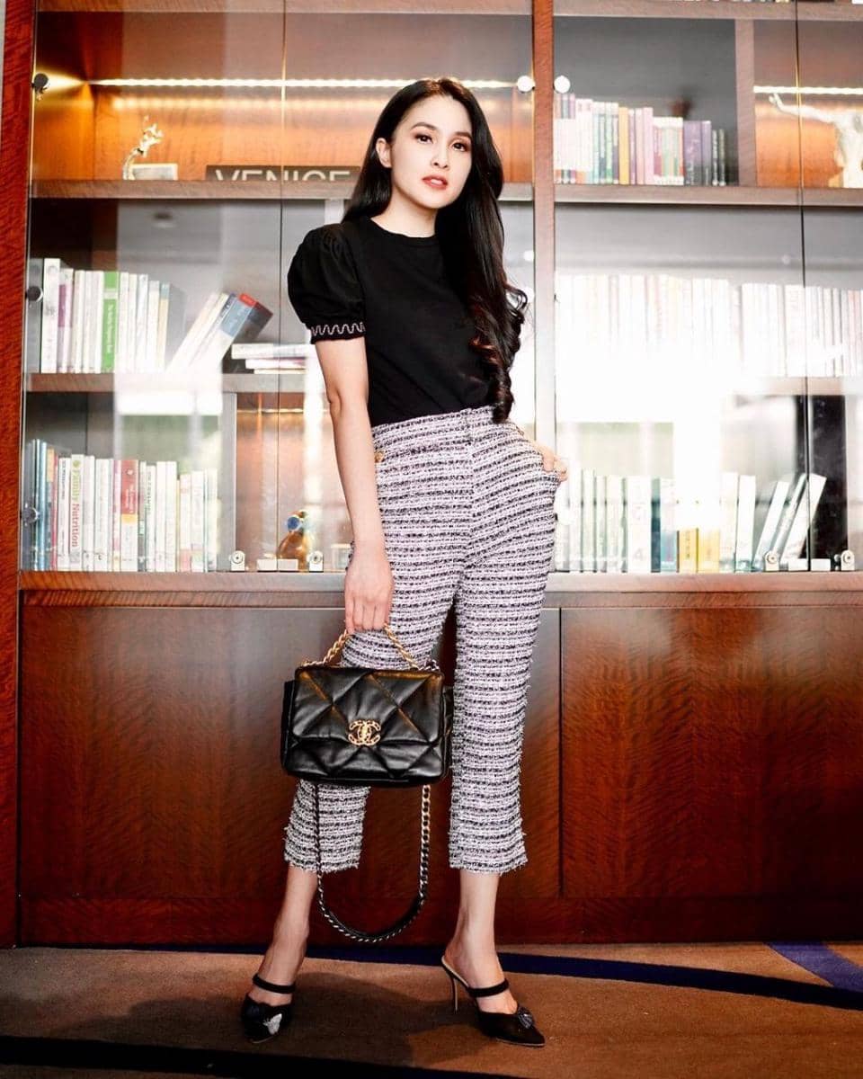 Sandra Dewi (instagram.com/sandradewi88)