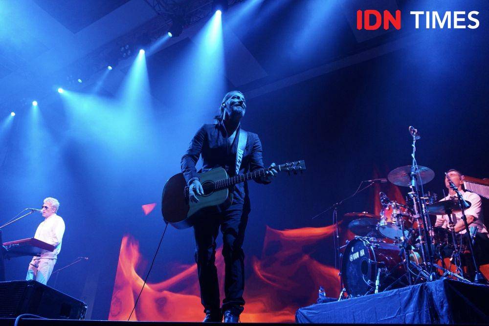 momen konser Michael Learns to Rock pada Selasa (8/11/2022) (Dok. IDN Times/Elizabeth Chiquita)