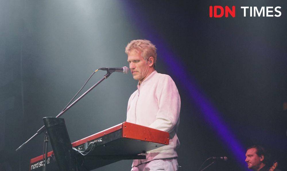 momen konser Michael Learns to Rock pada Selasa (8/11/2022) (Dok. IDN Times/Elizabeth Chiquita)
