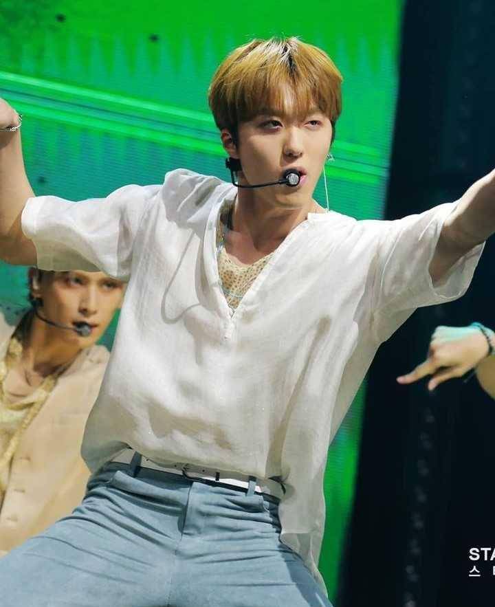 Chani SF ketika di panggung (instagram.com/handsome_chani)