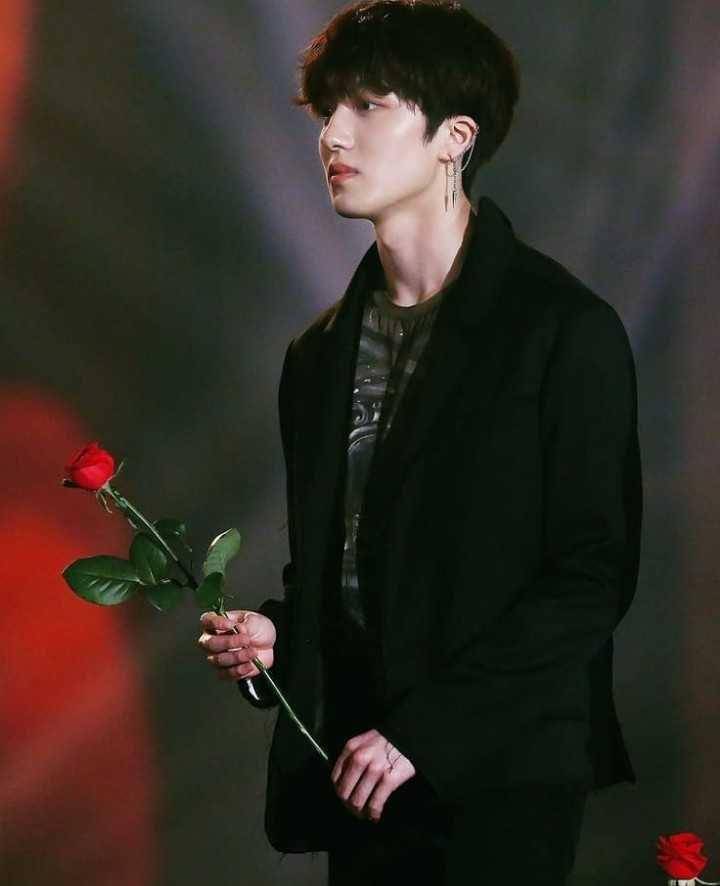 Chani SF9 ketika di panggung (instagram.com/handsome_chani)