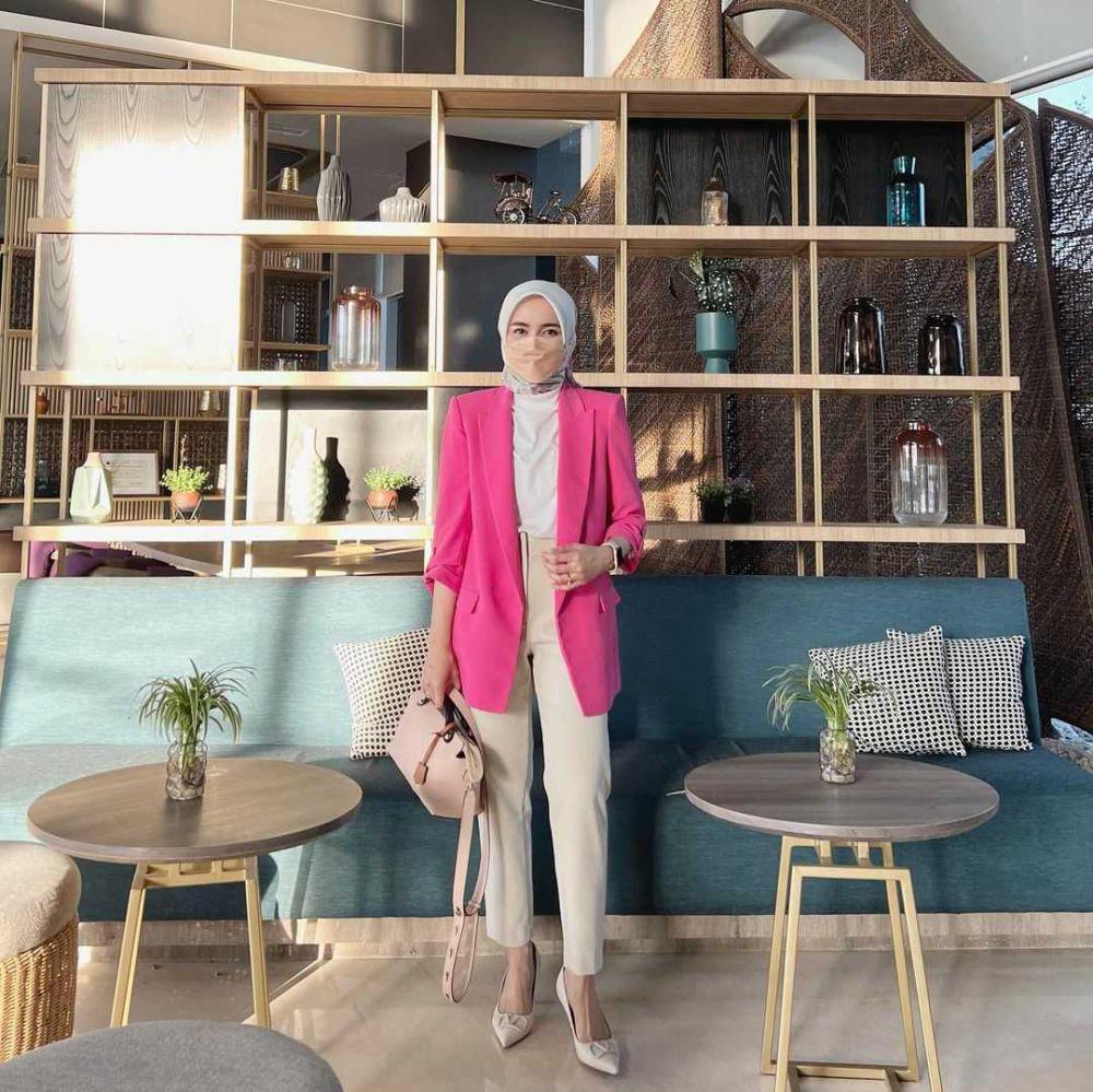 Ide Outfit Hari Guru untuk Cewek (instagram.com/analisa.widyaningrum)