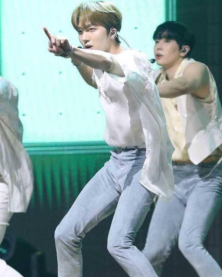 Chani SF9 ketika di panggung (instagram.com/handsome_chani)