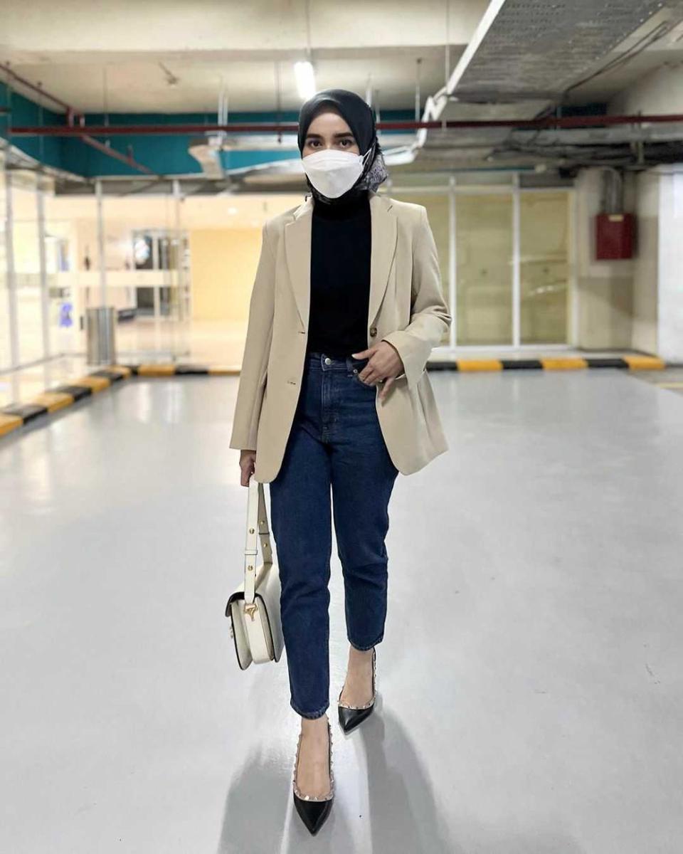 Ide Outfit Hari Guru untuk Cewek (instagram.com/analisa.widyaningrum)