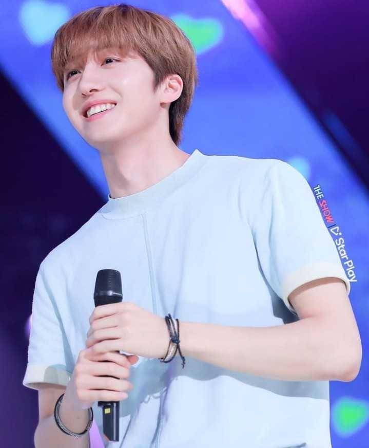 Chani SF9 ketika di panggung (instagram.com/handsome_chani)