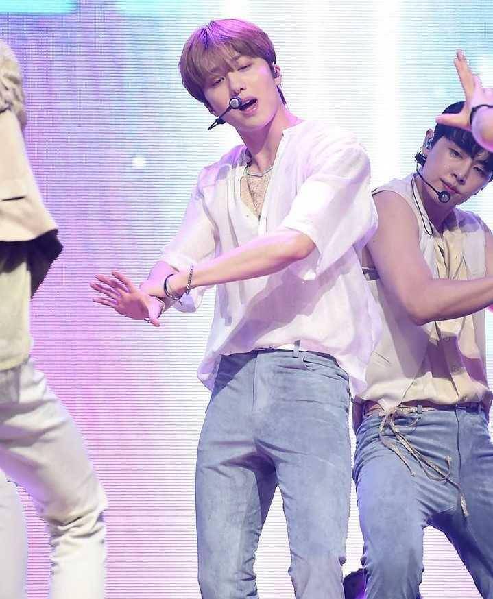 Chani SF9 ketika di panggung (instagram.com/handsome_chani)