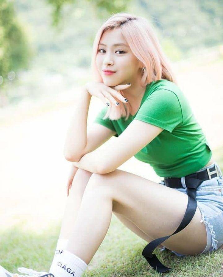OOTD ala Ryujin ITZY (instagram.com/ryujin_itzy)