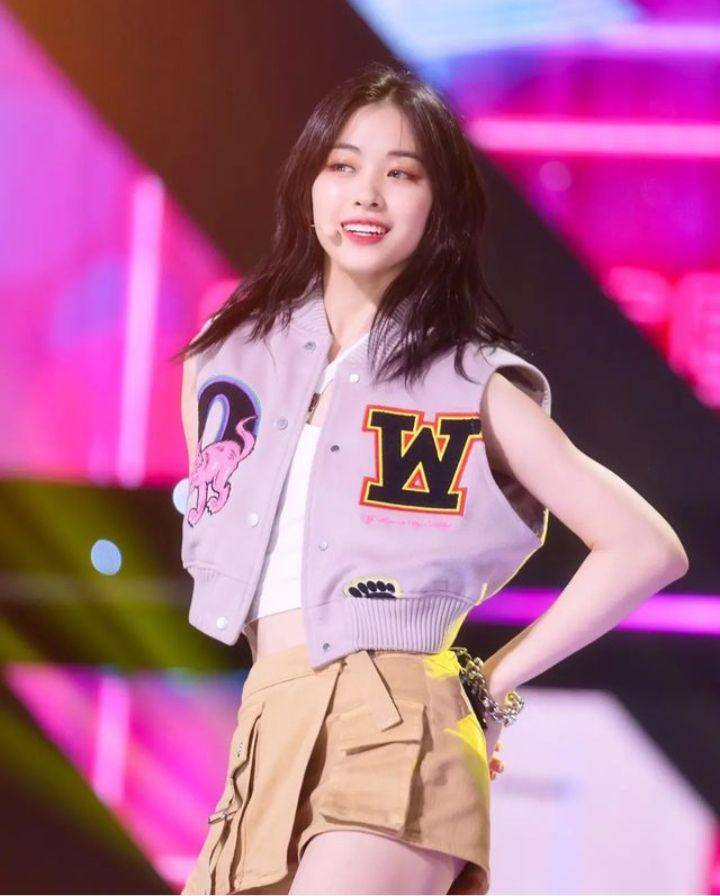 OOTD ala Ryujin ITZY (instagram.com/ryujin_itzy)
