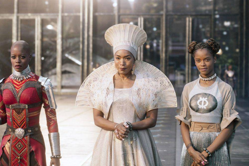 Angela Bassett, Letitia Wright, dan Florence Kasumba dalam film Black Panther (dok. Marvel Studios/Black Panther)