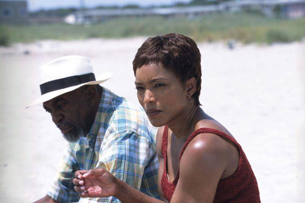 Angela Bassett dalam film Sunshine State (dok. Sony Pictures Classics/Sunshine State)