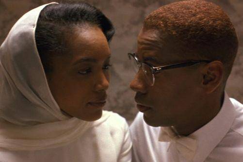 Angela Bassett dan Denzel Washington dalam film Malcolm X (dok. Warner Bros. Pictures/Malcolm X)