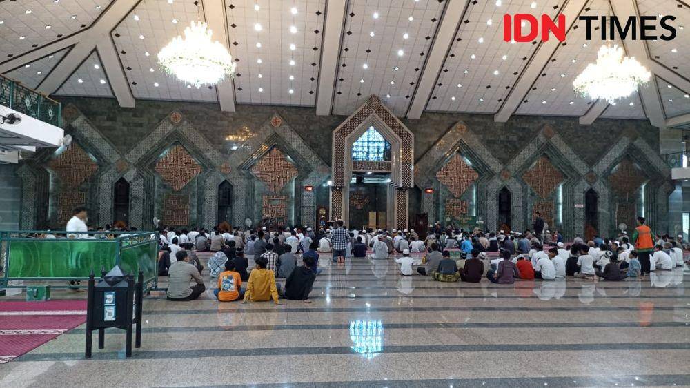 Ratusan mantan anggota geng motor di Makassar ikuti muhasabah dan zikir di masjid Al Markaz Al Islami. (Dahrul Amri/IDN Times Sulsel)