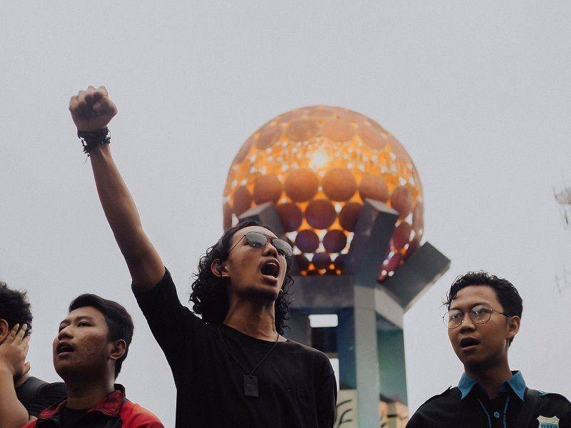 ilustrasi laki- laki sedang melakukan demo(pexels.com/Febry Arya)
