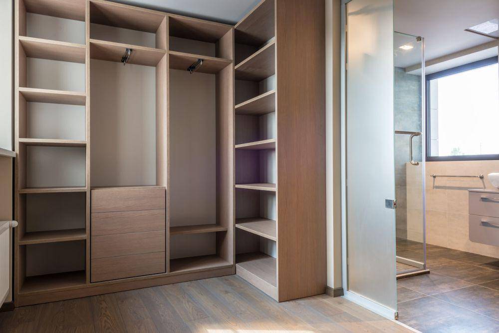 inspirasi ruang wardrobe mungil (pexels.com/Max Vakhtbovych)