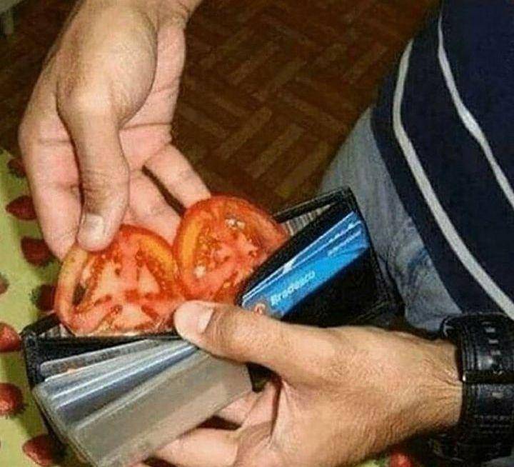 potret dompet di akhir bulan (instagram.com/cursedshite)