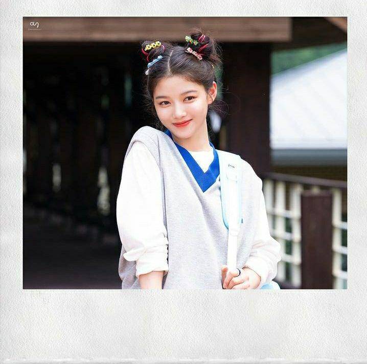 ootd Kim Yoo Jung (instagram.com/awesome_ent_official)