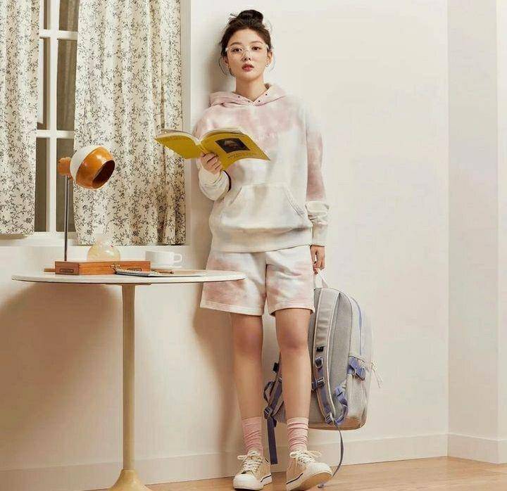 ootd Kim Yoo Jung (instagram.com/hye_young_style)