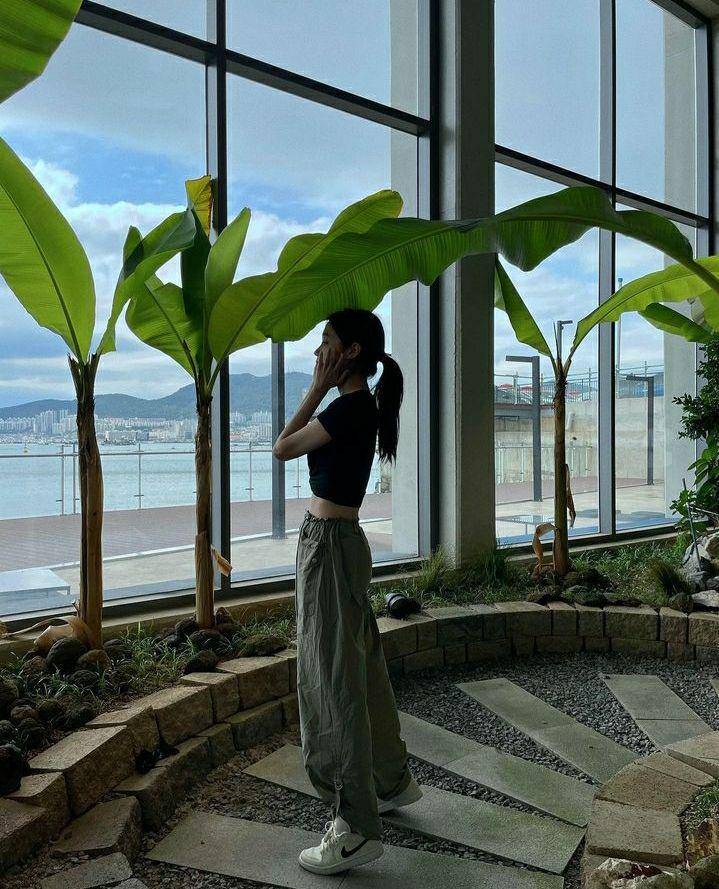 ootd Roh Yoon Seo (instagram.com/rohyoonseo)