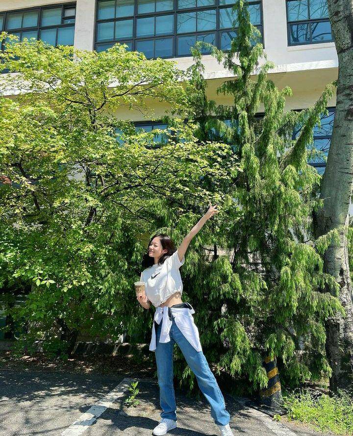 ootd Roh Yoon Seo (instagram.com/rohyoonseo)