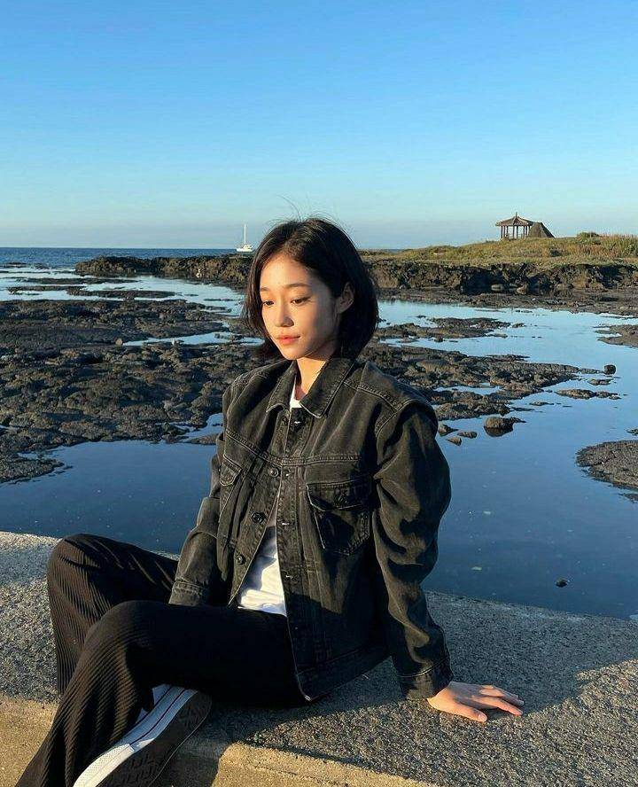 ootd Roh Yoon Seo (instagram.com/rohyoonseo)