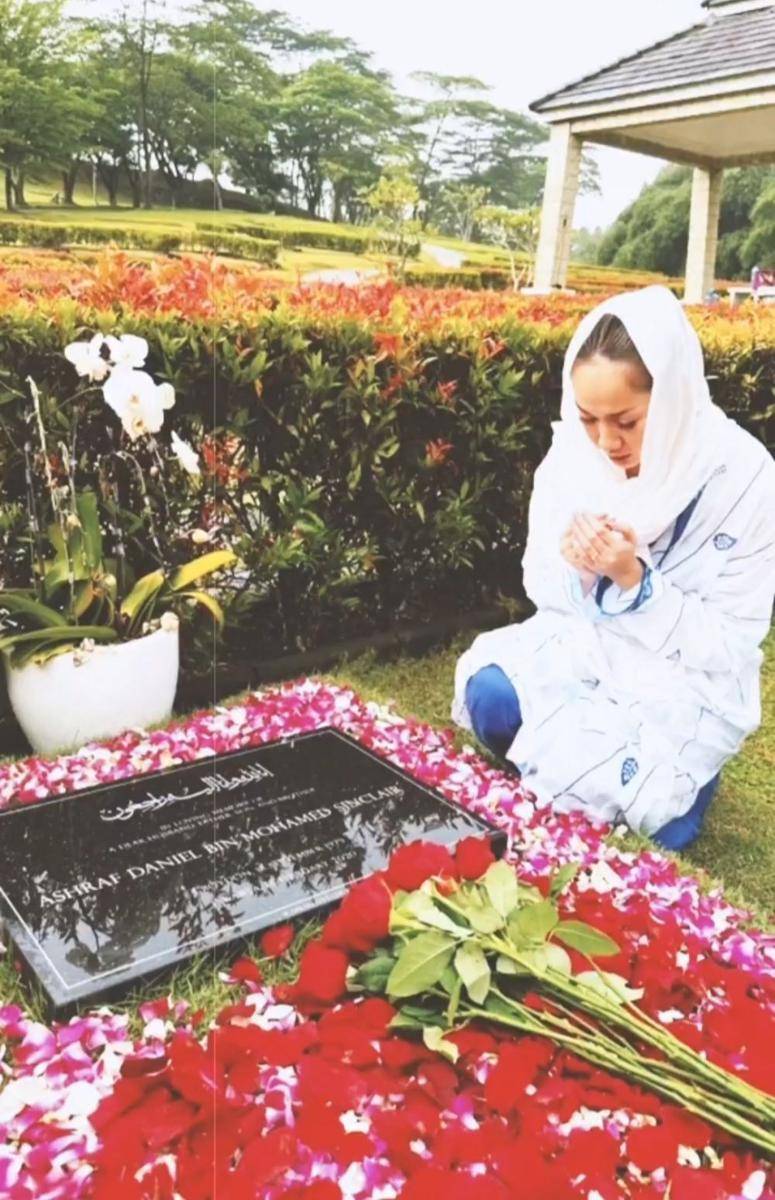 BCL di makam Ashraf (instagram.com/bclsinclair)