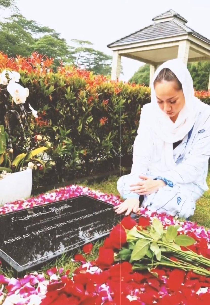 BCL di makam Ashraf (instagram.com/bclsinclair)