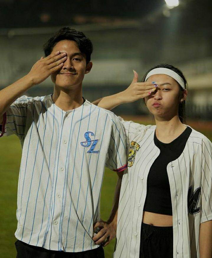 Potret Clarinna Putri main softball (instagram.com/clarinnaputri)