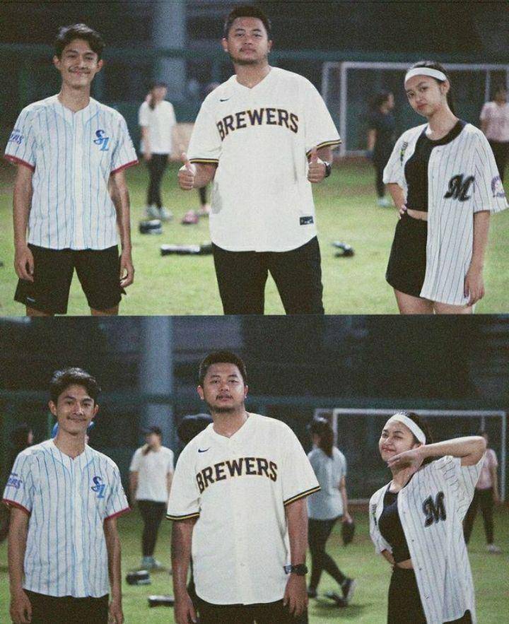 Potret Clarinna Putri main softball (instagram.com/clarinnaputri)