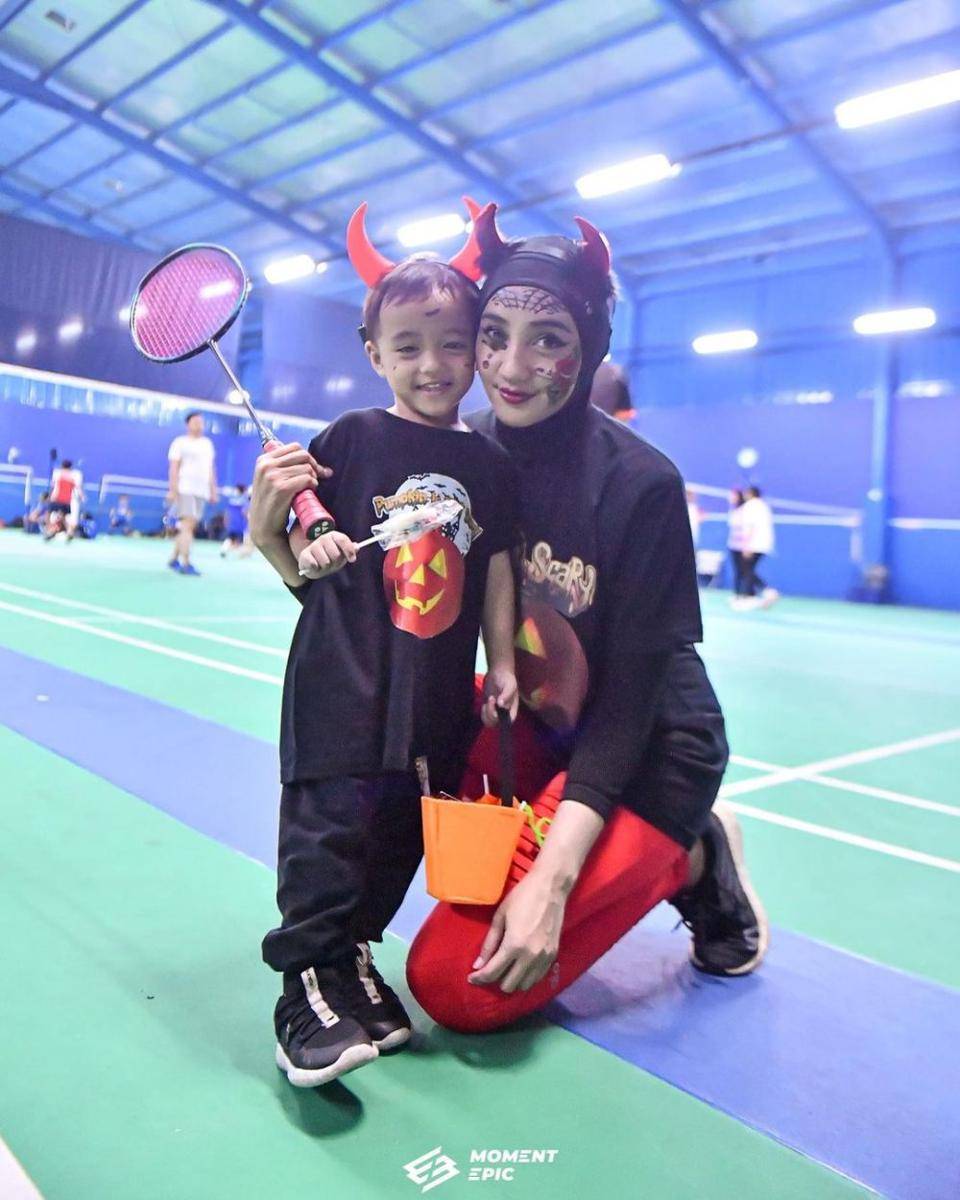 potret Penty Nur Afiani bermain bulu tangkis (instagram.com/pentypenk)