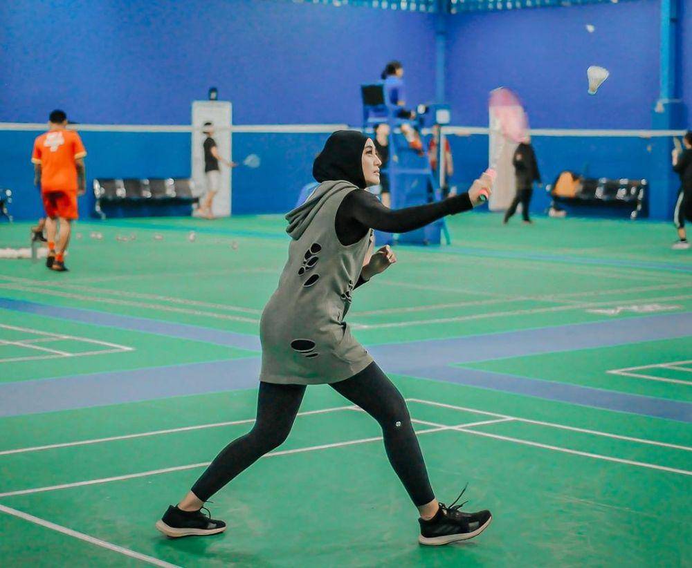 potret Penty Nur Afiani bermain bulu tangkis (instagram.com/pentypenk)