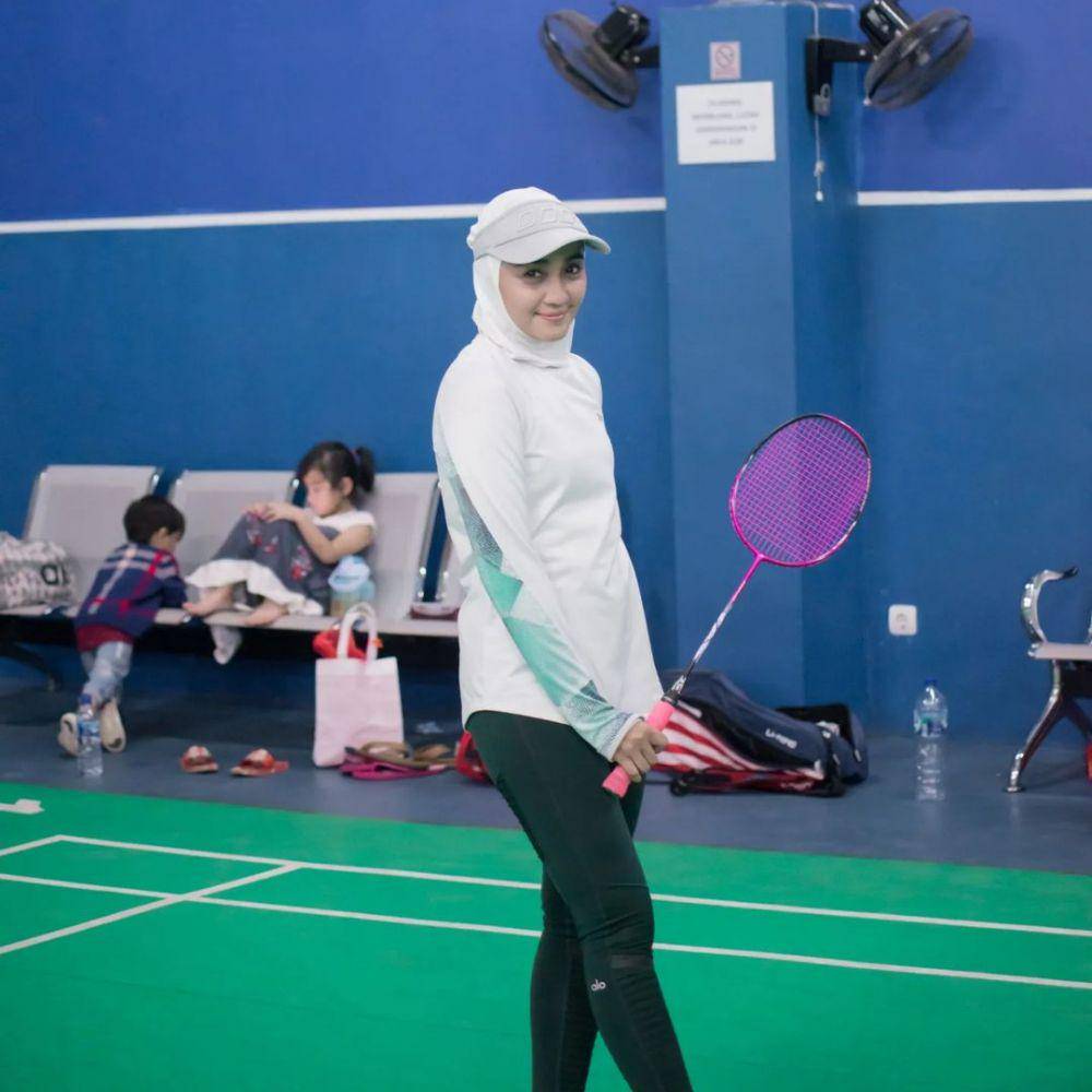 potret Penty Nur Afiani bermain bulu tangkis (instagram.com/pentypenk)